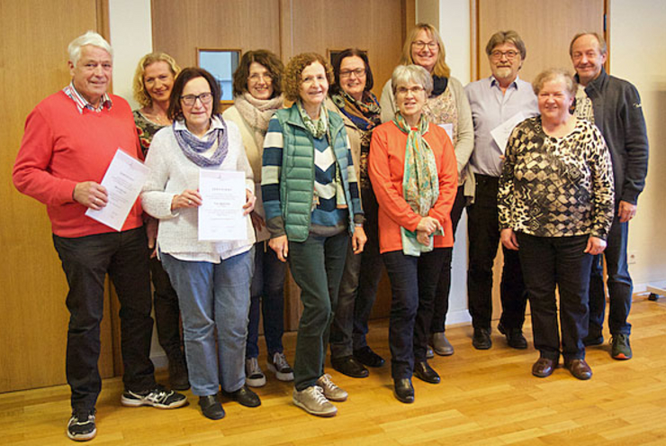 Bringen ihre Kompetenzen im Umwelt- und Sozialbereich ein: die neu ausgebildeten Seniortrainer. Foto: Horst Roos