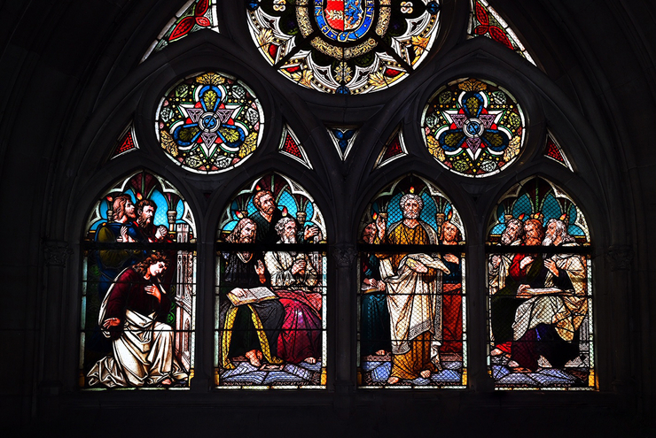 Pfingstfenster in der Speyerer Gedächtniskirche.