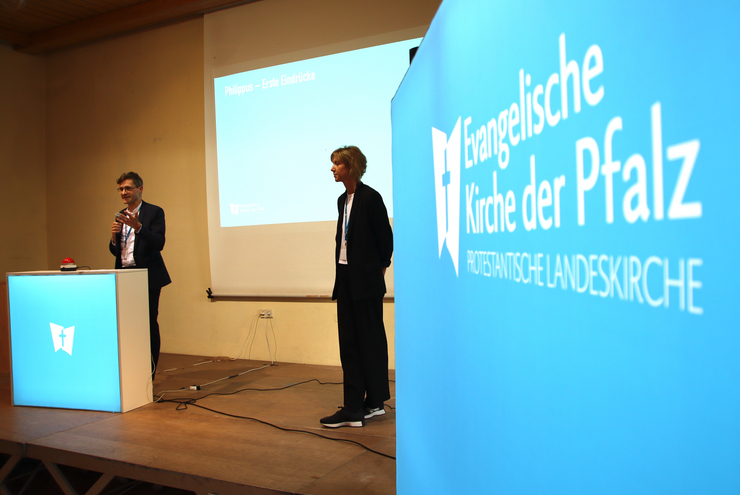 Celina Sturm und Felix Kirschbacher stellen Philippus vor.
