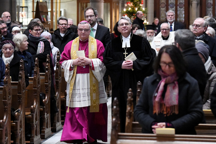 Gottesdienst zur Eröffnung der Gebetswoche für die Einheit der Christen u.a. mit Bischof Karl-Heinz Wiesemann, dem Vorsitzenden der ACK-Südwest, Pastor Jochen Wagner, und Kirchenpräsident Christian Schad (v.li.). Foto: Landry