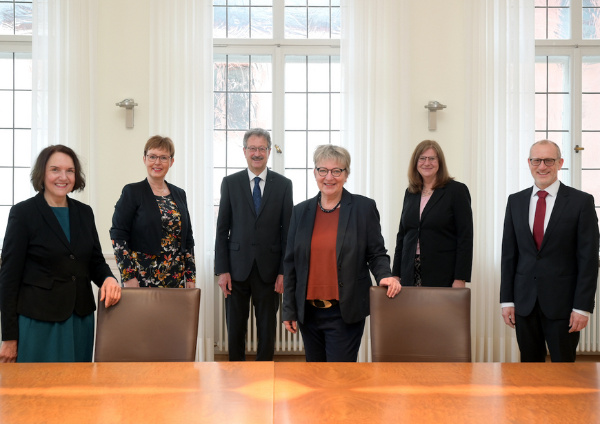 Die Mitglieder des Landeskirchenrates (v.l.n.r.): Karin Kessel, Marianne Wagner, Manfred Sutter, Dorothee Wüst, Bettina Wilhelm und Claus Müller. Foto: lk/Landry.