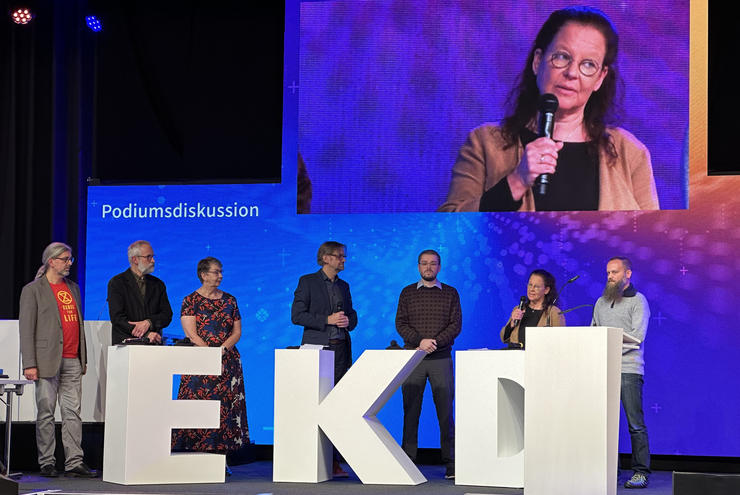 Bildunterschrift: Thomas Zeitler, Heiko Reinhold, Kristina Kühnbaum-Schmidt, Stephan Kosch, Jonas Einck, Ute Stoll-Rummel, Jörn Budde (vlnr). Foto: Andreas Rummel