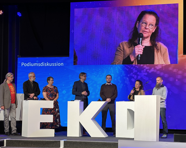 Bildunterschrift: Thomas Zeitler, Heiko Reinhold, Kristina Kühnbaum-Schmidt, Stephan Kosch, Jonas Einck, Ute Stoll-Rummel, Jörn Budde (vlnr). Foto: Andreas Rummel