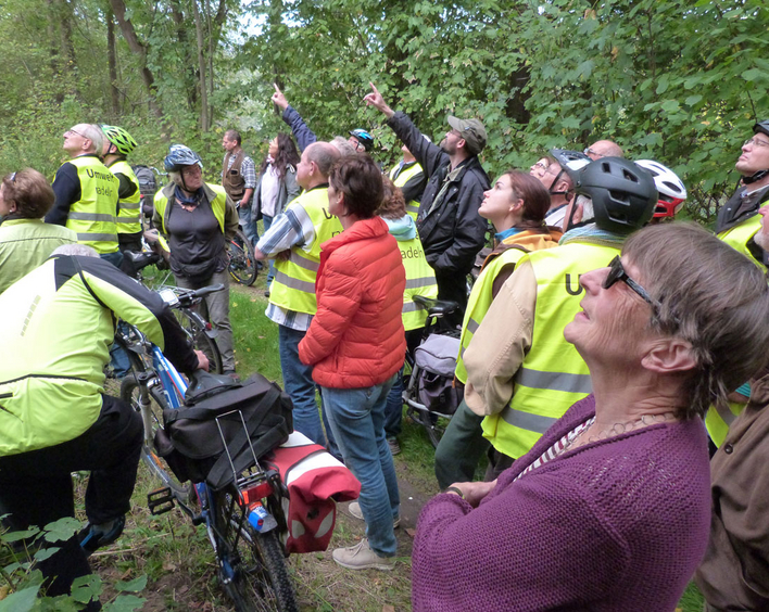 Unterwegs in Sachen Umweltarbeit. Foto: Arbeitsstelle Frieden und Umwelt