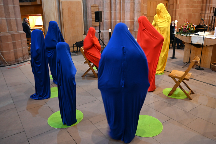 Das Kinderevangelium aus Markus 10 als Tanzsackpantomime. Foto: lk/Rummel