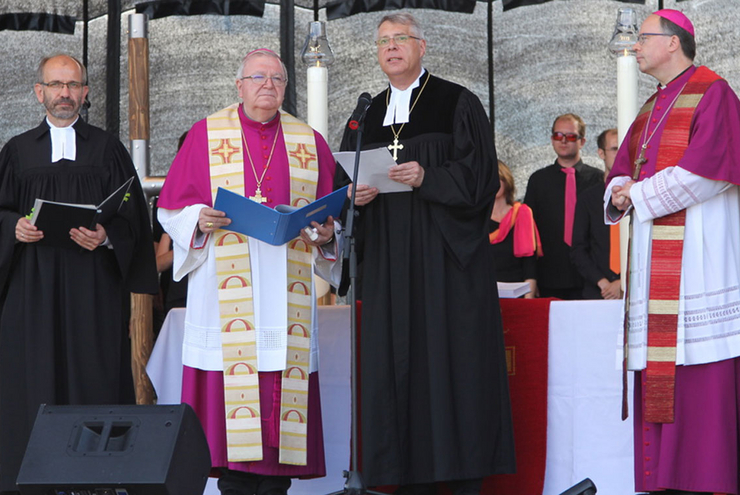 Schlussgottesdienst mit Präses Manfred Rekowski, Weihbischof Otto Georgens, Kirchenpräsident Christian Schad und Bischof Stephan Ackermann (von links). Fotos: lk