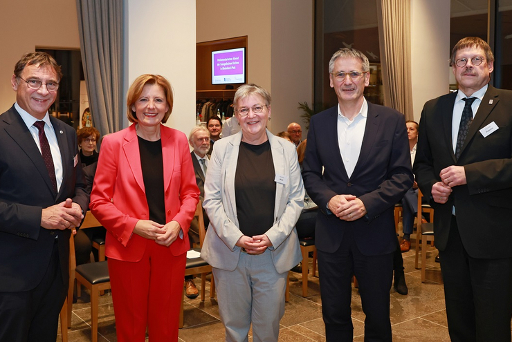Volker Jung, Malu Dreyer, Dorothee Wüst, Hendrik Hering und Christoph Pistorius (von links) beim Parlamentarischen Abend der evangelischen Kirchen in Mainz. Foto: Bernd Eßling