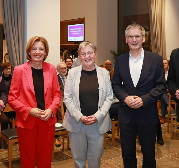 Volker Jung, Malu Dreyer, Dorothee Wüst, Hendrik Hering und Christoph Pistorius (von links) beim Parlamentarischen Abend der evangelischen Kirchen in Mainz. Foto: Bernd Eßling