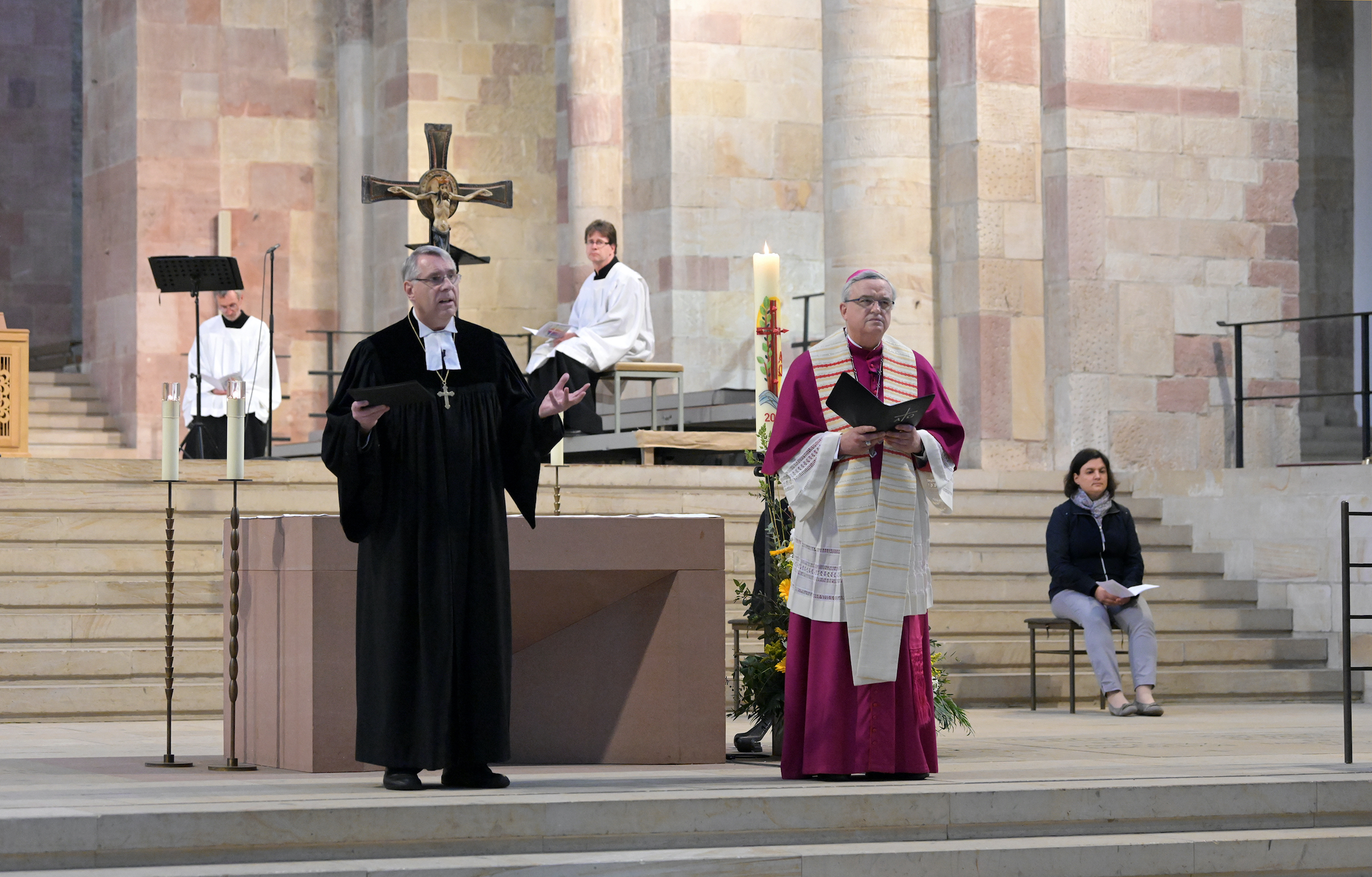 Kirchenpräsident Schad und Bischof Wiesemann. Foto: Landry