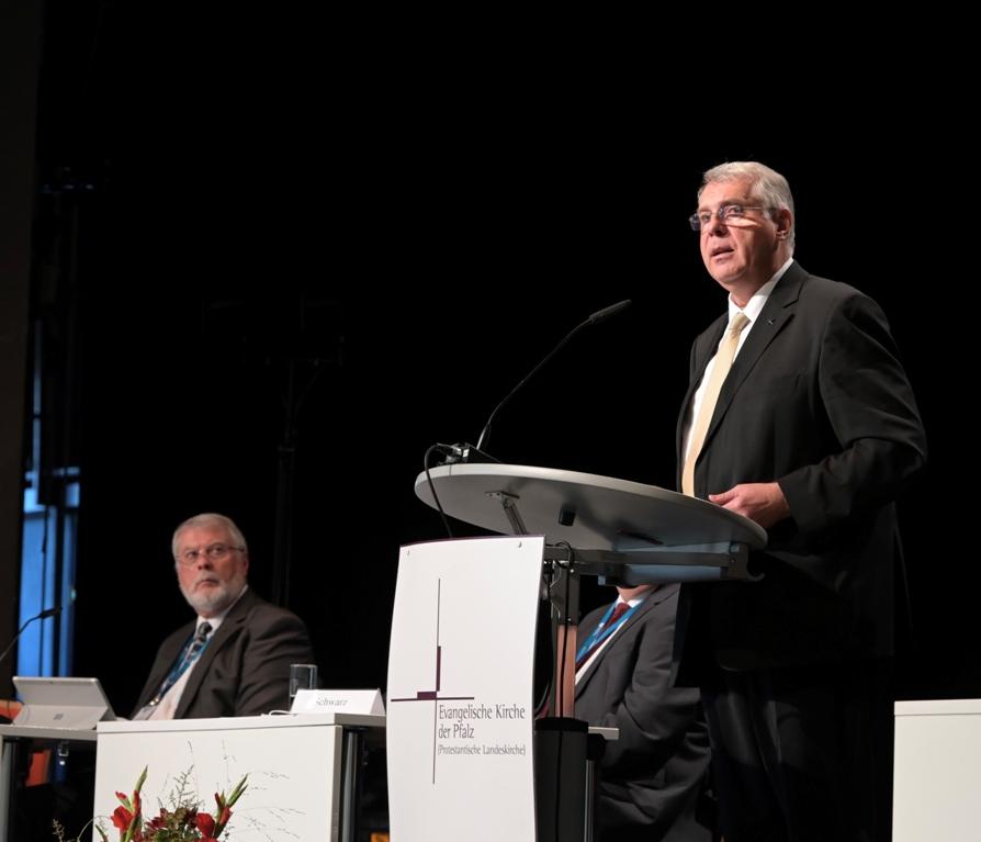 Kirchenpräsident Christian Schad bei seiner Rede vor der Landessynode.
