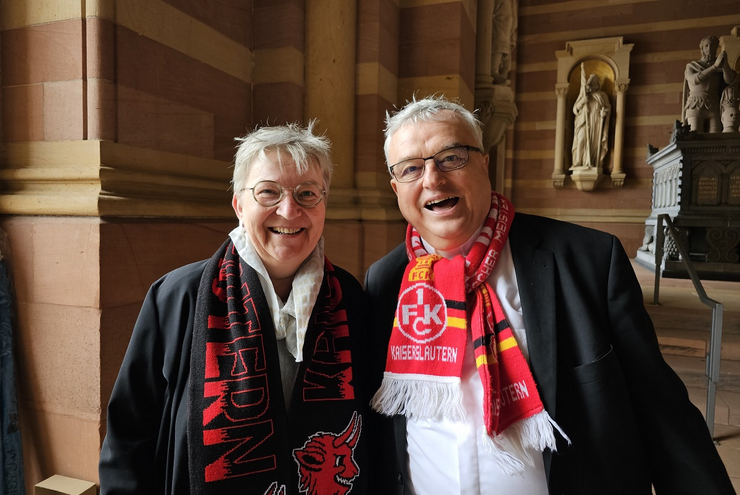 Drücken die Daumen für das DFB-Pokal-Finale: Bischof Wiesemann und Kirchenpräsidentin Wüst. Foto: Klaus Landry