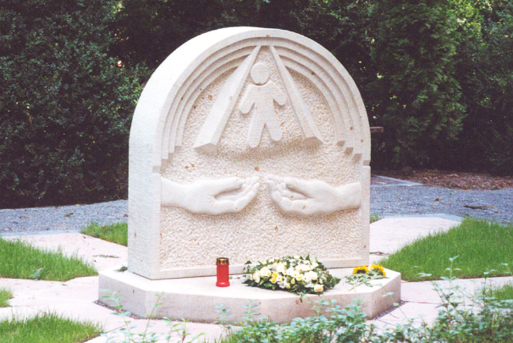 Die Initiative Leere Wiege hat sich für eine Ruhestätte auf dem Friedhof in Landau eingesetzt.