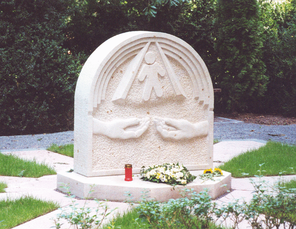 Die Initiative Leere Wiege hat sich für eine Ruhestätte auf dem Friedhof in Landau eingesetzt.