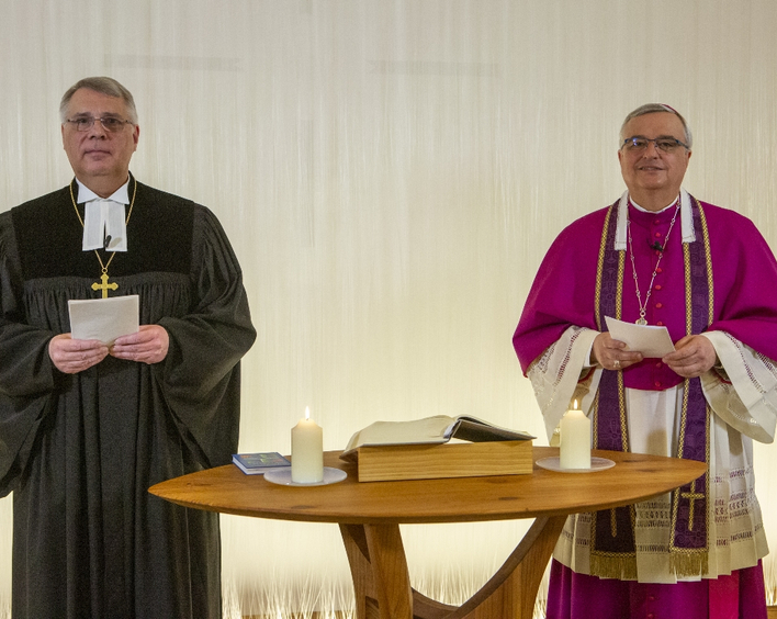Gemeinsames Wort von Kirchenpräsident Schad (l.) und Bischof Wiesemann.