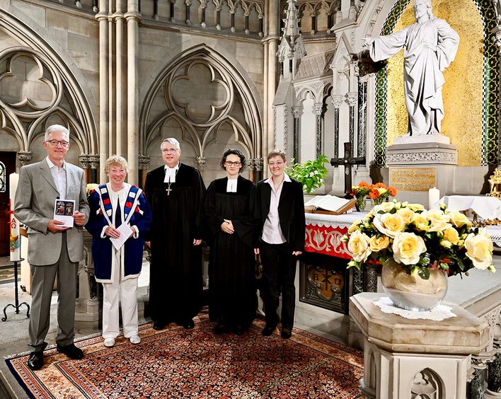 Der Geist der Wahrheit: Gottesdienst mit Kirchenpräsident Schad (Mitte)am Pfingstsonntag in der Speyerer Gedächtniskirche.