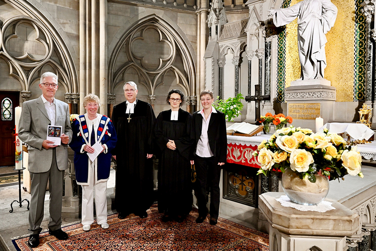 Der Geist der Wahrheit: Gottesdienst mit Kirchenpräsident Schad (Mitte)am Pfingstsonntag in der Speyerer Gedächtniskirche.