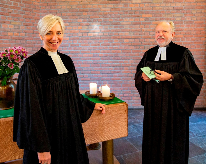Britta Geburek-Haag (l.) übernimmt die Evangelische Studierendengemeinde der Universität Kaiserslautern von ihrem Vorgänger Eckart Stief.