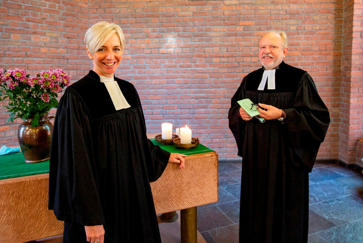 Britta Geburek-Haag (l.) übernimmt die Evangelische Studierendengemeinde der Universität Kaiserslautern von ihrem Vorgänger Eckart Stief.