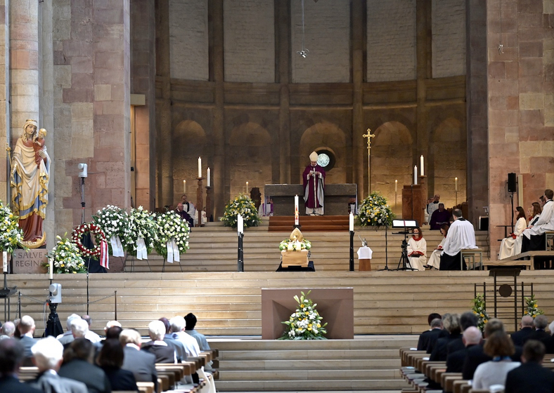 Requiem für Bischof Anton Schlembach. Foto: lk/Landry Requiem für Bischof Anton Schlembach. Foto: lk/Landry