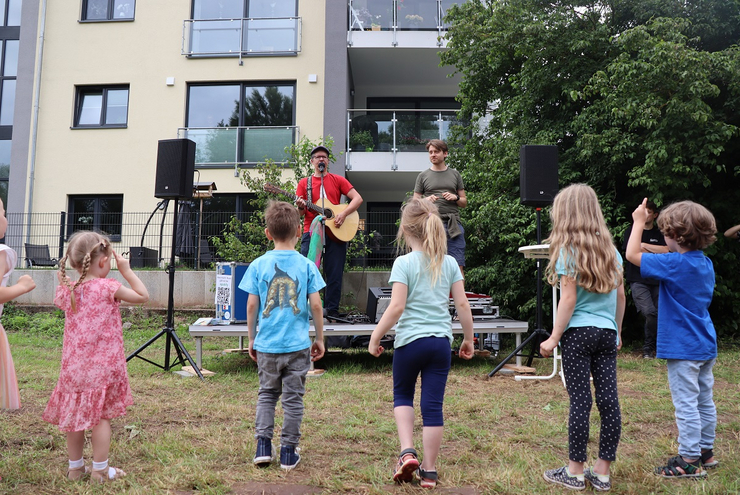 Das "Zentrum Jugend und Kinder" bot viele Basteln- und Spielangebote - wie Mitmachkonzerte. Foto: lk 
