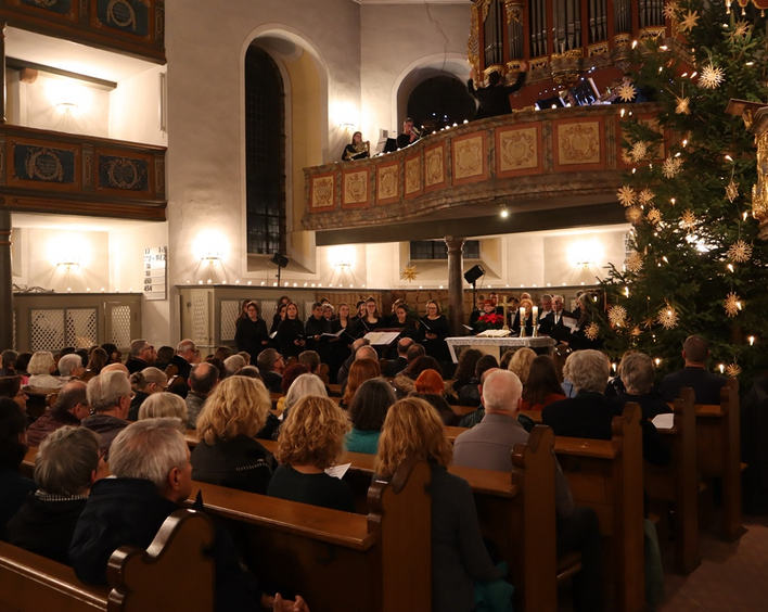 Anders als beim Adventskonzert in Mutterstadt 2019, werden Konzerte und Gottesdienste in diesem Jahr digital übertragen.