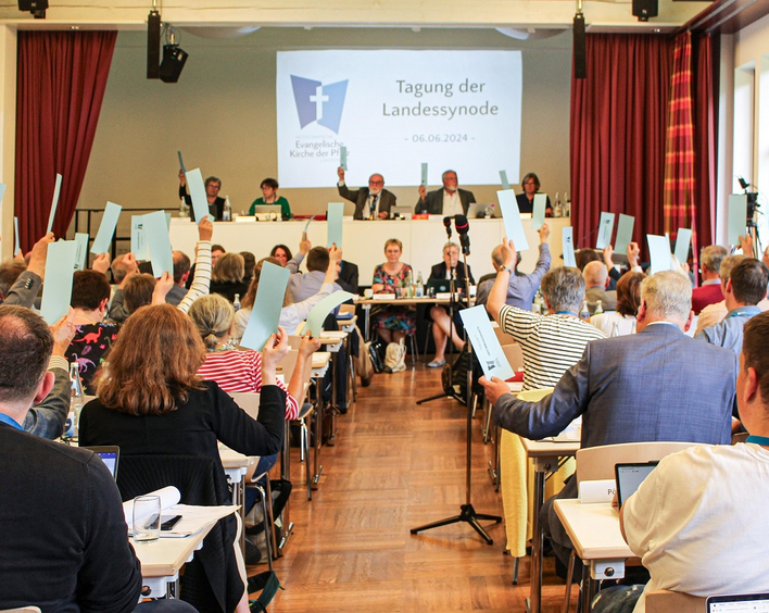 Die Synodalen stimmen über die Haushaltsplanung für die Jahre 2025 bis 2030 ab. Foto: lk/Sturm