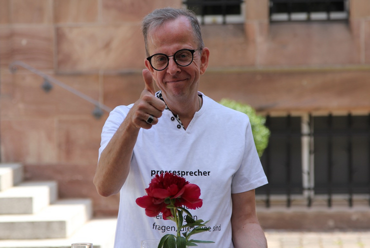 Daumen hoch für die neue Aufgabe in Mainz. Foto: lk/Rummel