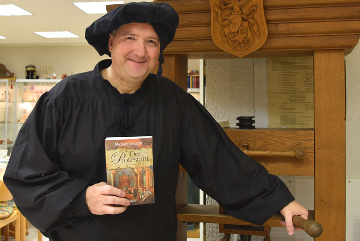 Der Pfarrer und Autor Michael Landgraf in der Rolle eines Druckermeisters der Reformationszeit. 
