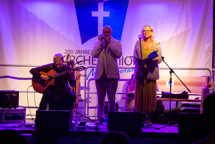 ...beim Abendsegen mit Pfarrerin Mechthild Werner und dem Duo Jens Bunge. Fotos: view