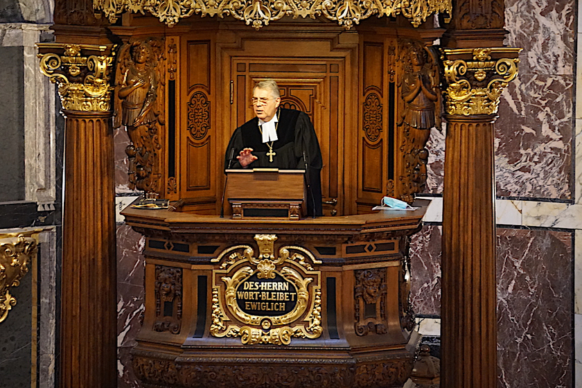 Kirchenpräsident Christian Schad predigt im Berliner Dom. Foto: lk/Jahn. Kirchenpräsident Christian Schad predigt im Berliner Dom. Foto: lk/Jahn.