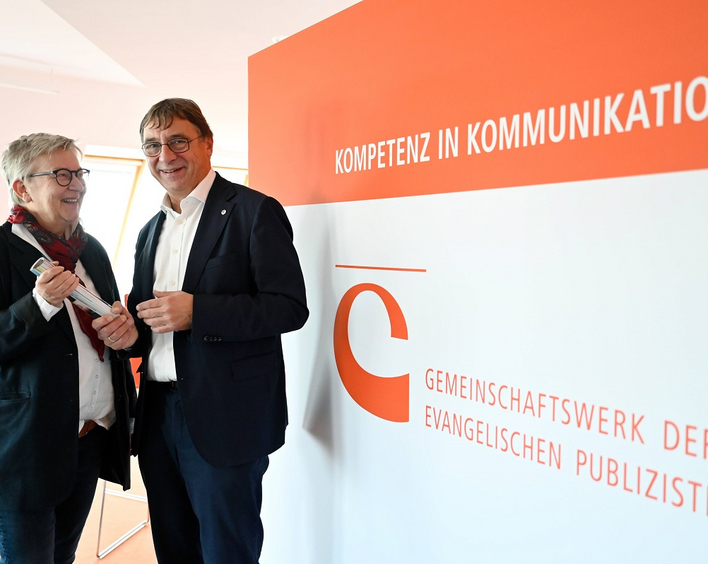 Wechsel an der Spitze des Aufsichtsrates für das Gemeinschaftswerk der Evangelischen Publizistik (GEP): Die pfälzische Kirchenpräsidentin Dorothee Wüst ist zur Nachfolgerin des hessen-nassauischen Kirchenpräsidenten Volker Jung gewählt worden. Foto: epd-bild/Heike Lyding