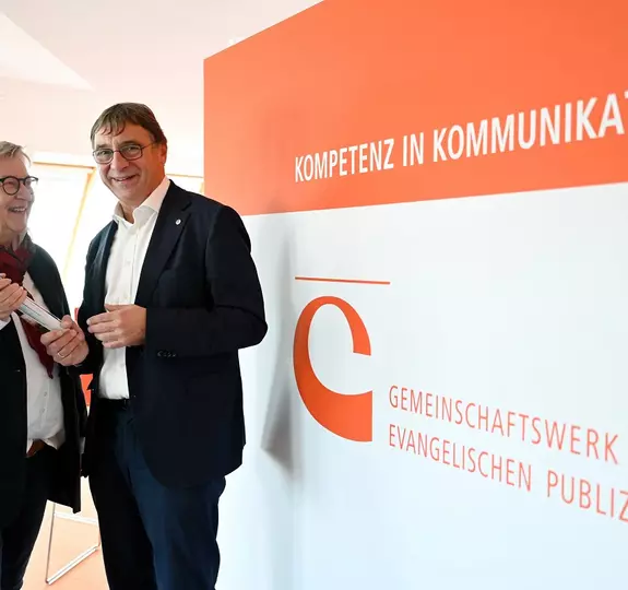 Wechsel an der Spitze des Aufsichtsrates für das Gemeinschaftswerk der Evangelischen Publizistik (GEP): Die pfälzische Kirchenpräsidentin Dorothee Wüst ist zur Nachfolgerin des hessen-nassauischen Kirchenpräsidenten Volker Jung gewählt worden. Foto: epd-bild/Heike Lyding