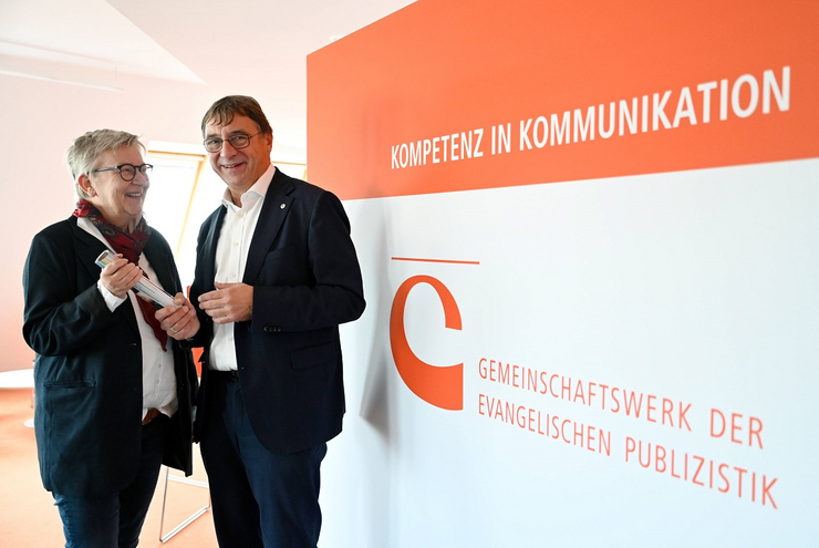 Wechsel an der Spitze des Aufsichtsrates für das Gemeinschaftswerk der Evangelischen Publizistik (GEP): Die pfälzische Kirchenpräsidentin Dorothee Wüst ist zur Nachfolgerin des hessen-nassauischen Kirchenpräsidenten Volker Jung gewählt worden. Foto: epd-bild/Heike Lyding