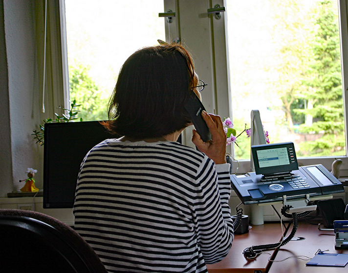 Zu Weihnachten ist die Telefonseelsorge am Telefon und im Chat für Ratsuchende da. Foto: lk/Keßler-Papin. Zu Weihnachten ist die Telefonseelsorge am Telefon und im Chat für Ratsuchende da. Foto: lk/Keßler-Papin.