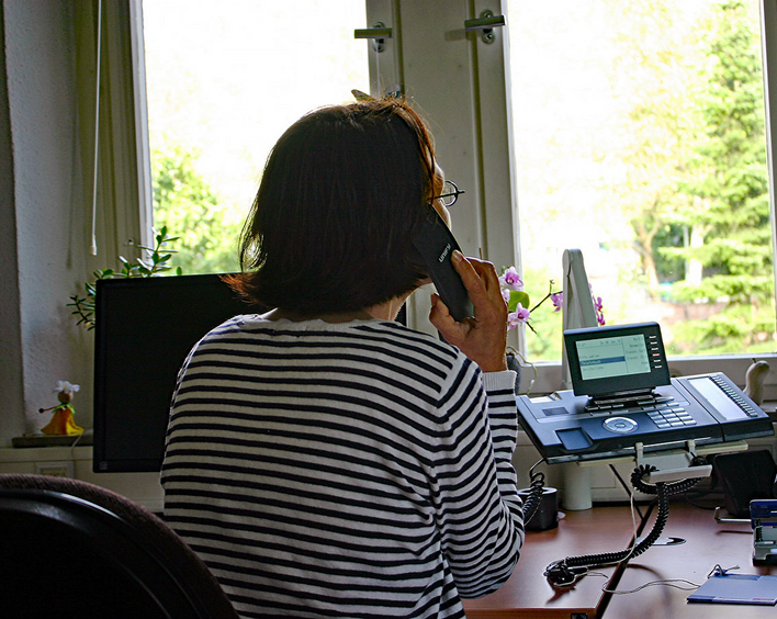 Zu Weihnachten ist die Telefonseelsorge am Telefon und im Chat für Ratsuchende da. Foto: lk/Keßler-Papin.