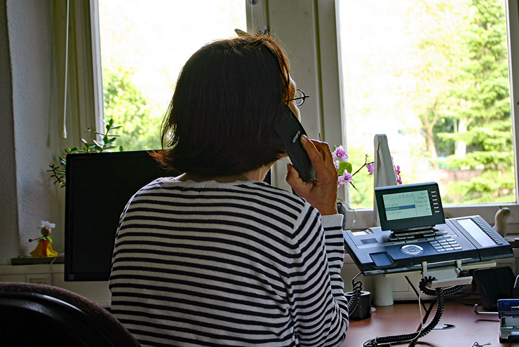 Zu Weihnachten ist die Telefonseelsorge am Telefon und im Chat für Ratsuchende da. Foto: lk/Keßler-Papin.