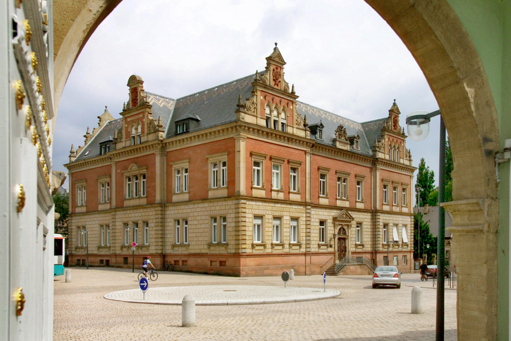 Der Landeskirchenrat am Domplatz in Speyer