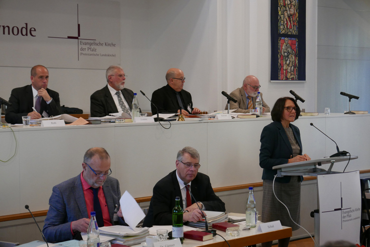 Finanzdezernentin Karin Kessel erläuterte das Zahlenwerk. Fotos: lk