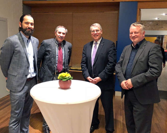 Bildungs- und Kulturminister Ulrich Commerçon, Kirchenpräsident Christian Schad, Dekan i.R. Fritz Höhn und Christian Weber von der Karlsberg Brauerei (v.re.). 