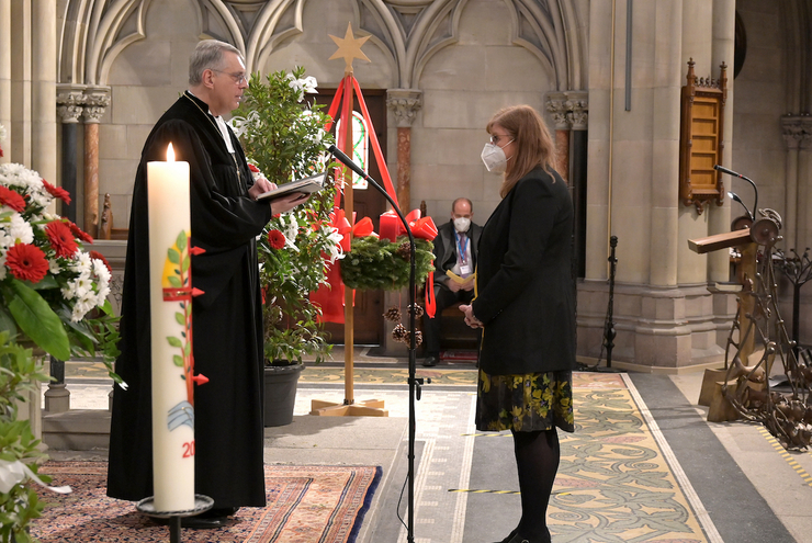 Kirchenpräsident Christian Schad bei der Verpflichtung von Oberkirchenrätin Bettina Wilhelm. Foto: lk/Landry.