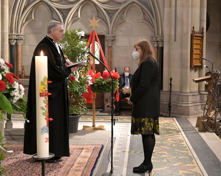 Kirchenpräsident Christian Schad bei der Verpflichtung von Oberkirchenrätin Bettina Wilhelm. Foto: lk/Landry.