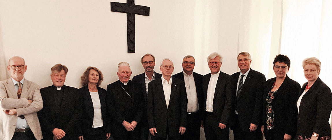 Die ökumenische Arbeitsgruppe tagte im Münchener Landeskirchenamt. Foto: lk
