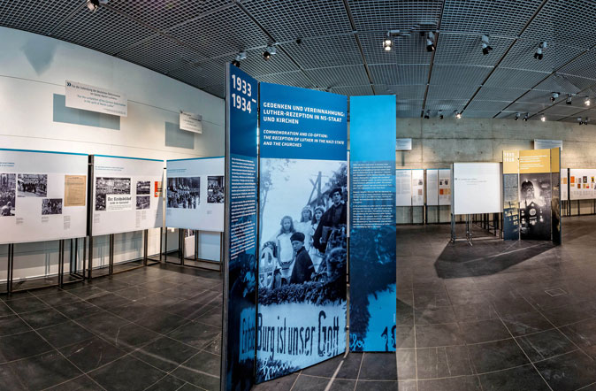 Die Ausstellung "Martin Luther im Nationalsozialismus" macht in der Saarbrückener Ludwigskirche Station. Foto: © Jürgen Sendel/Stiftung Topographie des Terrors