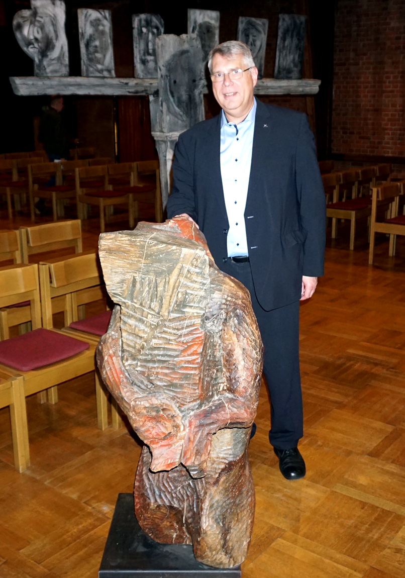 ..und in der Melanchthonkirche, wo großformatige Skulpturen des Holzkünstlers Michael Labusch zu sehen waren. Fotos: lk