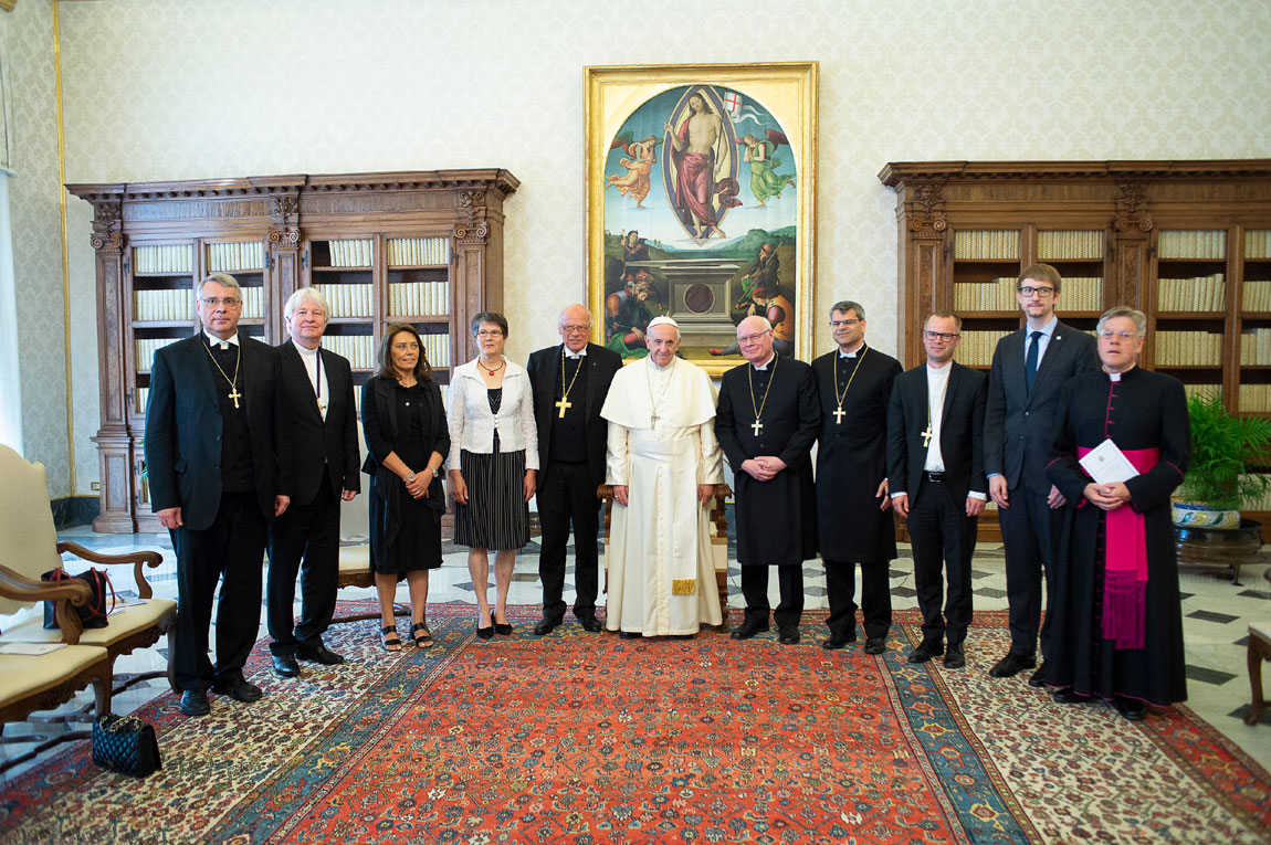 Freundlicher Empfang: Die Delegationsmitglieder im Vatikan. Fotos: © Vatican Media