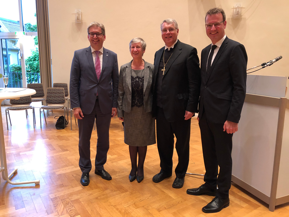 Von links: Bürgermeister Andreas Schwarz, Dekanin Sieglinde Ganz-Walther, Kirchenpräsident Christian Schad, Prodekan  Andreas Rubel ( kath. Kirche).