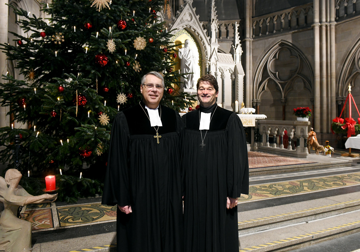 Kirchenpräsident Christian Schad (links) und Dekan Markus Jäckle...