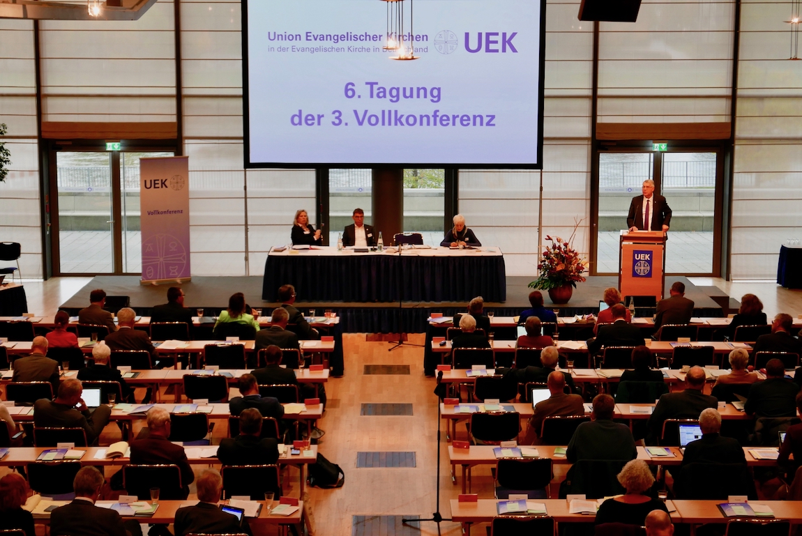 Plenum der UEK-Vollkonferenz. Foto: lk