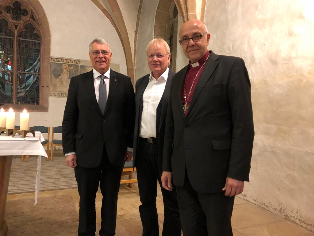 Konstruktiver Dialog der Versöhnung und Verständigung (von links): Kirchenpräsident Schad, Pfarrer Wienecke und Bischof Voigt.
