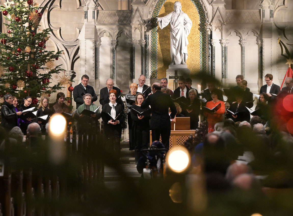 Die Speyerer Kantorei unter Leitung von Kirchenmusikdirektor Robert Sattelberger umrahmte den Weihnachtsgottesdienst in der Gedächtniskirche musikalisch. 